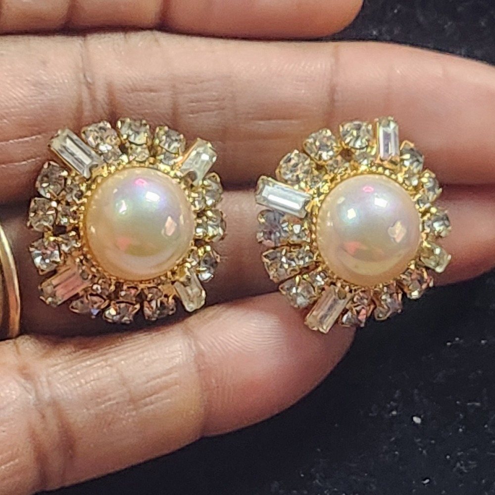 Vintage  Crystal Halo‎ Stud Earrings Gold Tone Baguette Cluster